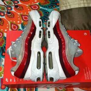 Nike Air Max 95 athletic shoes mens size 9.5